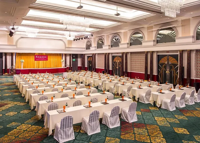 Ramada By Wyndham Chaophya Park Hotel