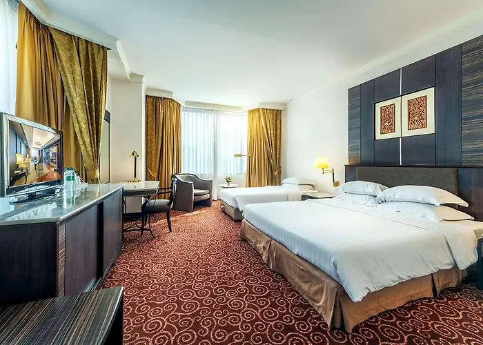 Ramada By Wyndham Chaophya Park 4*