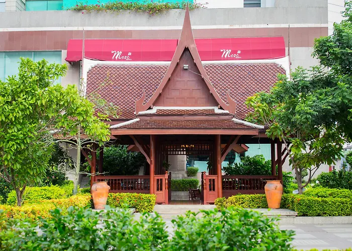 Hotel Ramada By Wyndham Chaophya Park 4*