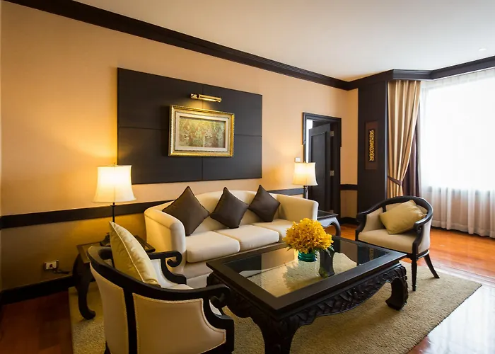 Ramada By Wyndham Chaophya Park Hotel 4*