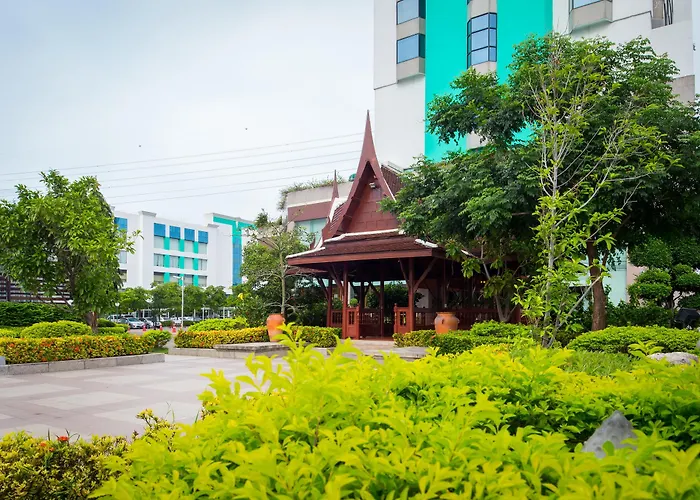 Hotel Ramada By Wyndham Chaophya Park