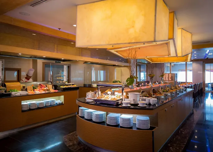 Ramada By Wyndham Chaophya Park Hotel