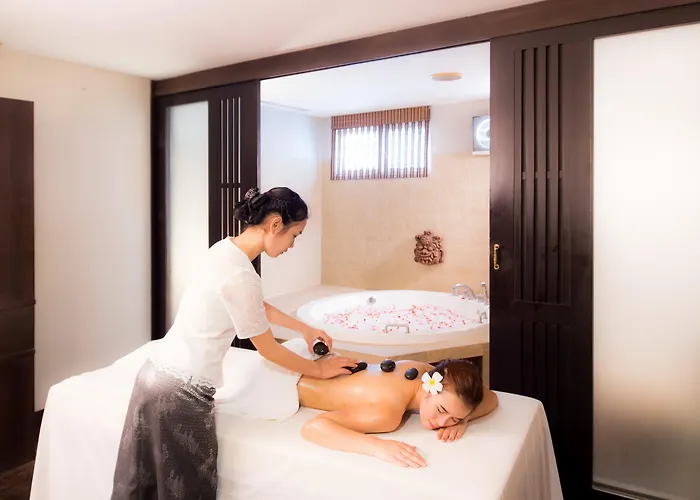 Ramada By Wyndham Chaophya Park 4*