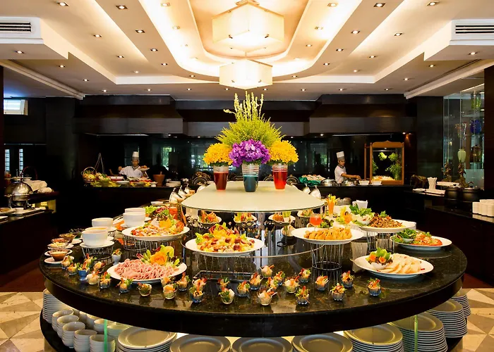 Ramada By Wyndham Chaophya Park Hotel