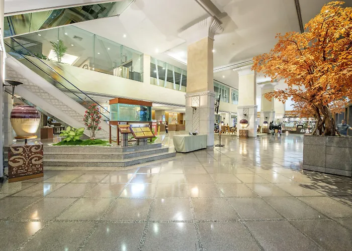 Ramada By Wyndham Chaophya Park Hotel 4*