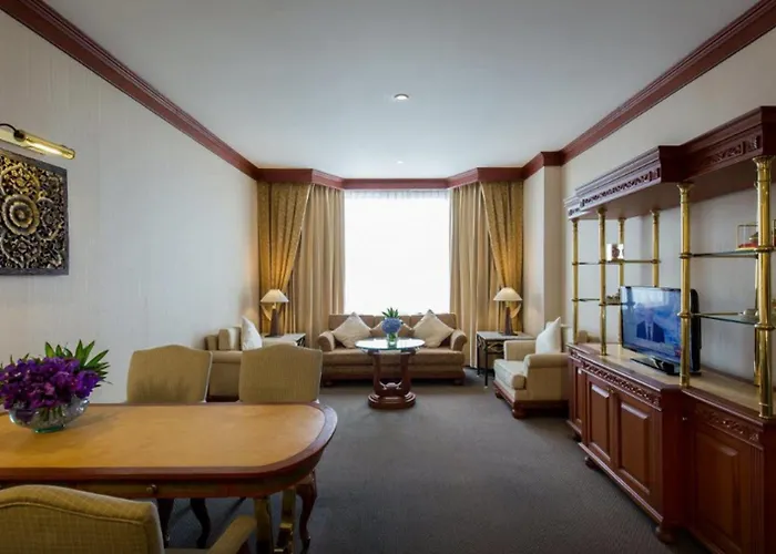Ramada By Wyndham Chaophya Park