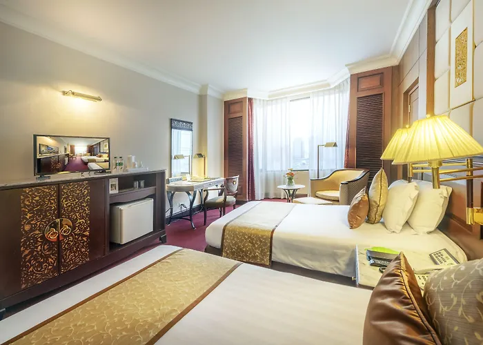 Ramada By Wyndham Chaophya Park 4*