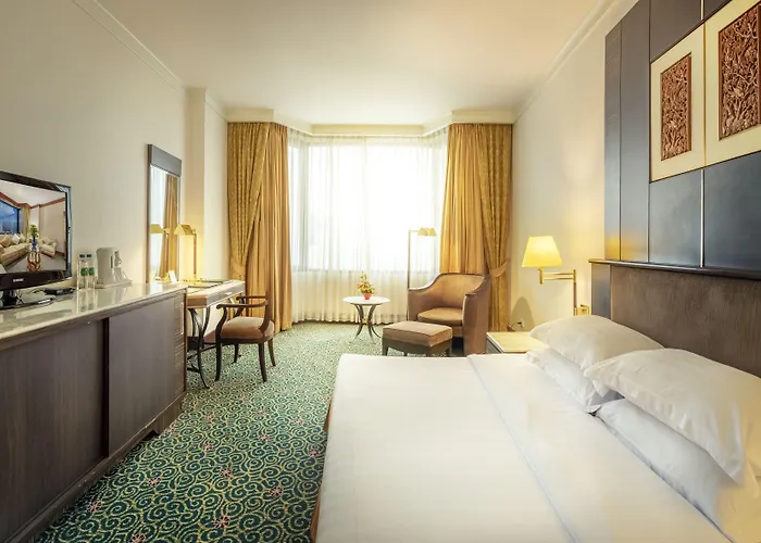 Ramada By Wyndham Chaophya Park 4*