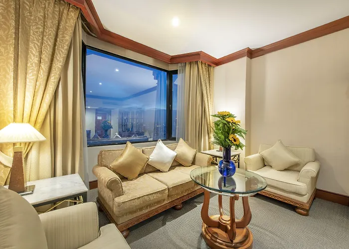 Ramada By Wyndham Chaophya Park Hotel Bangkok