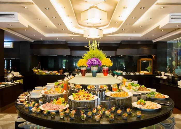 Ramada By Wyndham Chaophya Park Hotel