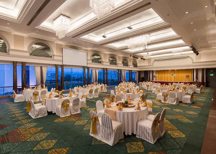 Ramada By Wyndham Chaophya Park Hotel