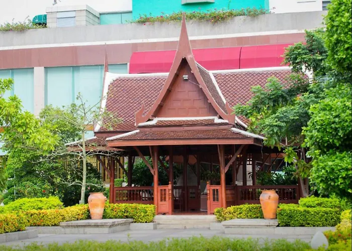 Hotel Ramada By Wyndham Chaophya Park Bangkok