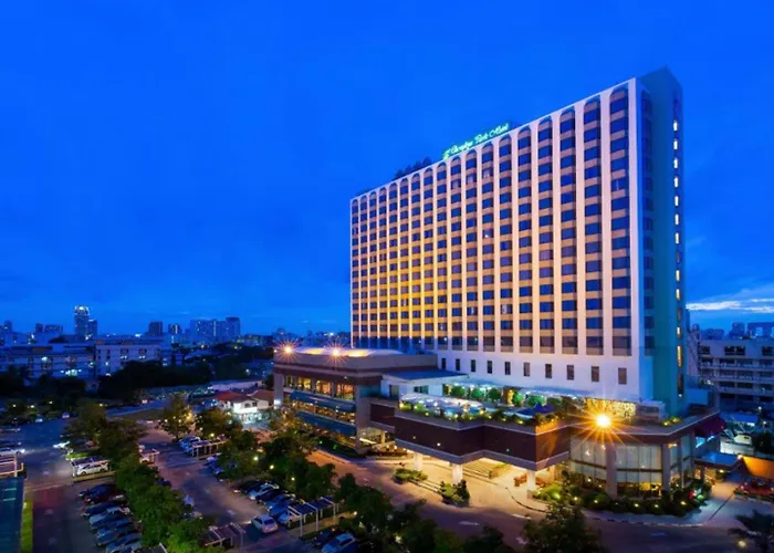 Hotel Ramada By Wyndham Chaophya Park