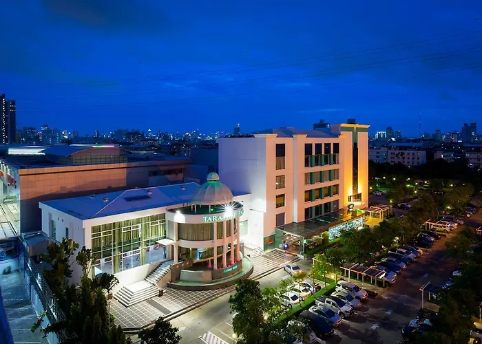 Ramada By Wyndham Chaophya Park 4*