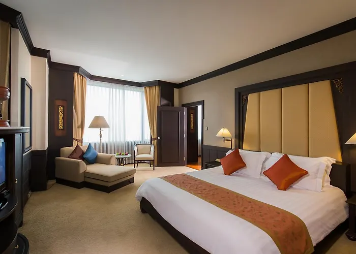 Ramada By Wyndham Chaophya Park Hotel Bangkok