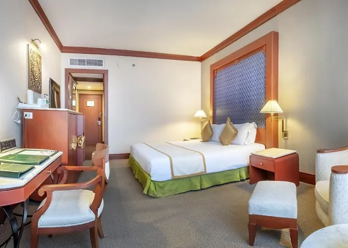 Ramada By Wyndham Chaophya Park Hotel Bangkok